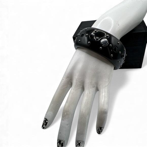 Marc Jacobs Black Resin Bangle Bracelet Size 7.75 - Picture 3 of 6